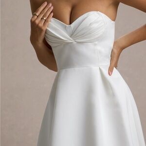 Elegant White Strapless Dress